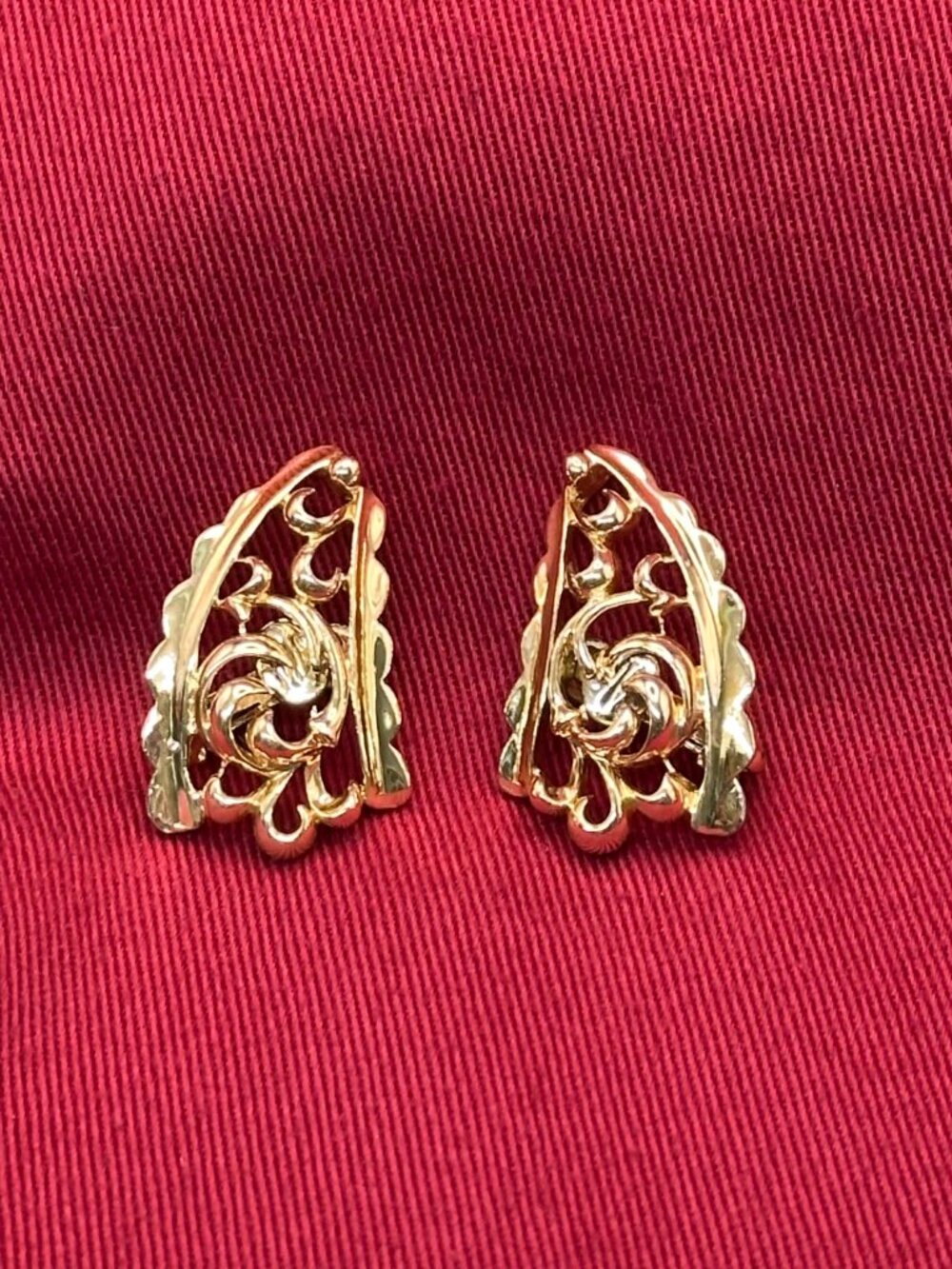 VTG Coro Gold-Tone Open-Work Screw/Clip Earrings